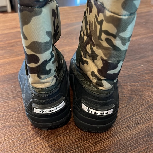 Columbia kids snow boots, size 8. Camo print. - Picture 2 of 4